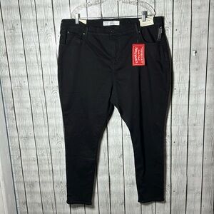 Signature by Levi  Stratuss black high-rise super skinny size 22